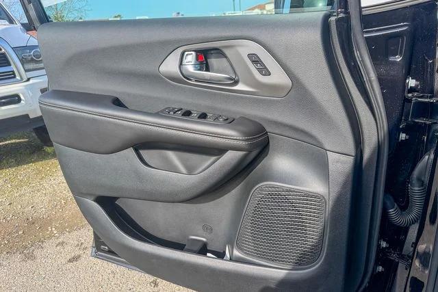 2026 Chrysler Pacifica Select AWD