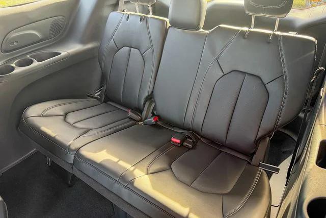 2026 Chrysler Pacifica Select AWD