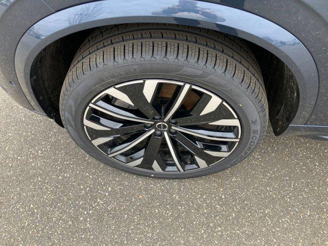 2026 Volvo XC90 Plus, B5 AWD Gas (mild hybrid), Gasoline, Bright, 7 Seats