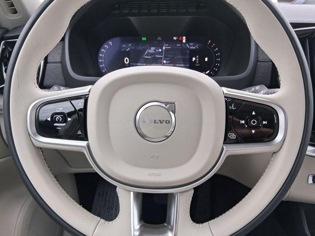 2026 Volvo XC90 Ultra, B6 AWD Gas (mild hybrid), Gasoline, Bright, 7 Seats
