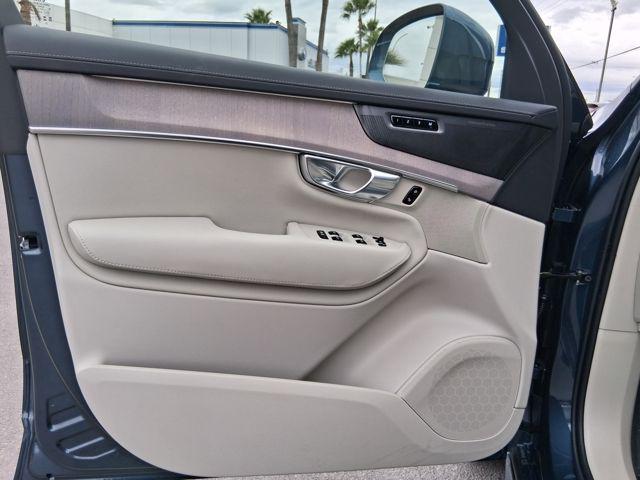 2026 Volvo XC90 Ultra, B6 AWD Gas (mild hybrid), Gasoline, Bright, 7 Seats