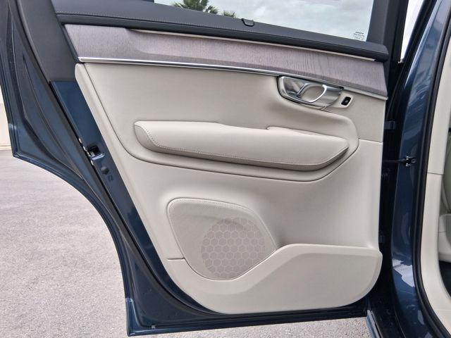 2026 Volvo XC90 Ultra, B6 AWD Gas (mild hybrid), Gasoline, Bright, 7 Seats