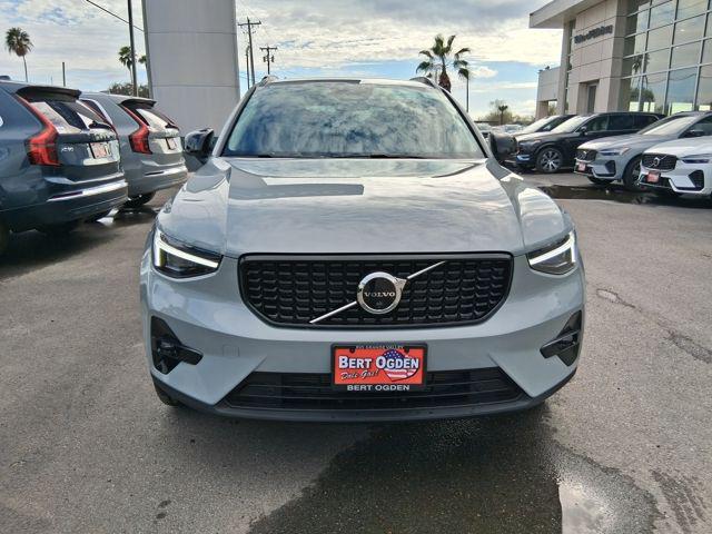 2026 Volvo XC40 Plus, B5 AWD Gas (mild hybrid), Dark