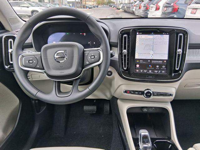 2026 Volvo XC40 Plus, B5 AWD Gas (mild hybrid), Dark