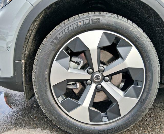 2026 Volvo XC40 Plus, B5 AWD Gas (mild hybrid), Dark