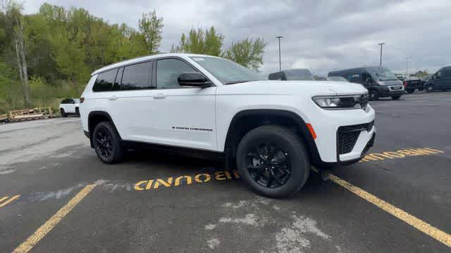 2026 Jeep Grand Cherokee GRAND CHEROKEE L LAREDO ALTITUDE 4X4