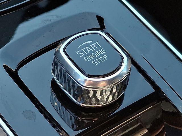 2026 Volvo XC90 Ultra Dark Theme, B6 AWD Gas (mild hybrid), Gasoline, 6 Seats