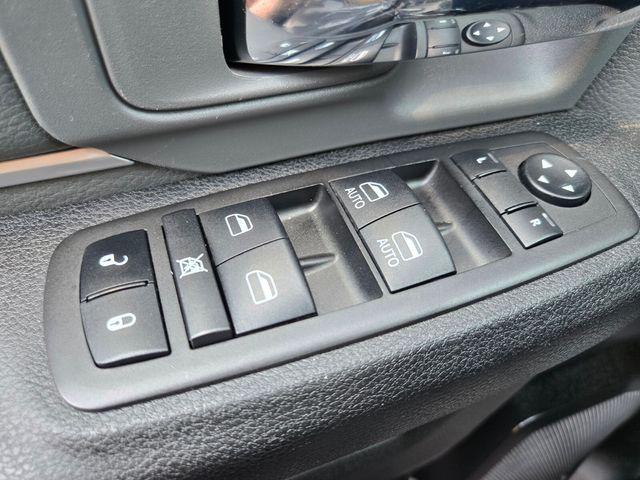 2023 Ram 1500 Classic SLT Crew Cab 4x4 5'7" Box