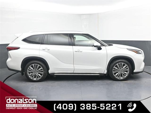 2022 Toyota Highlander Platinum