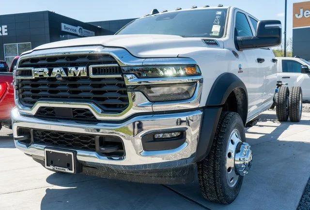 2026 RAM Ram 5500 Chassis Cab RAM 5500 TRADESMAN CHASSIS CREW CAB 4X4 84 CA