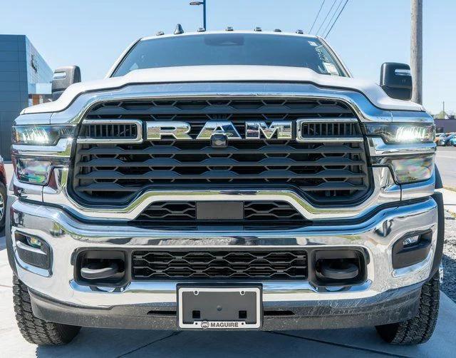 2026 RAM Ram 5500 Chassis Cab RAM 5500 TRADESMAN CHASSIS CREW CAB 4X4 84 CA