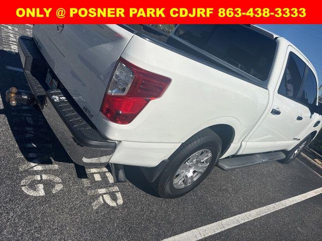 2017 Nissan TITAN SV