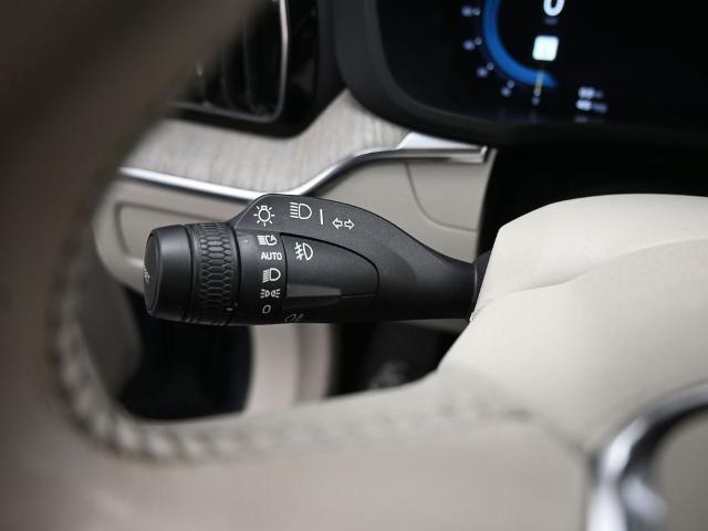 2023 Volvo XC60 B5 Plus Dark Theme
