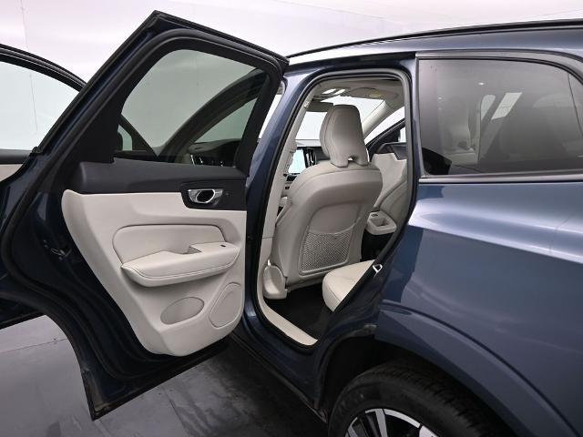 2023 Volvo XC60 B5 Plus Dark Theme