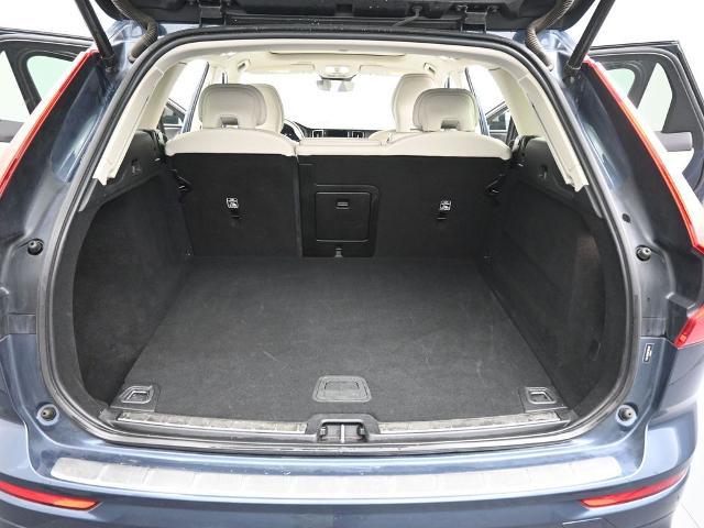 2023 Volvo XC60 B5 Plus Dark Theme