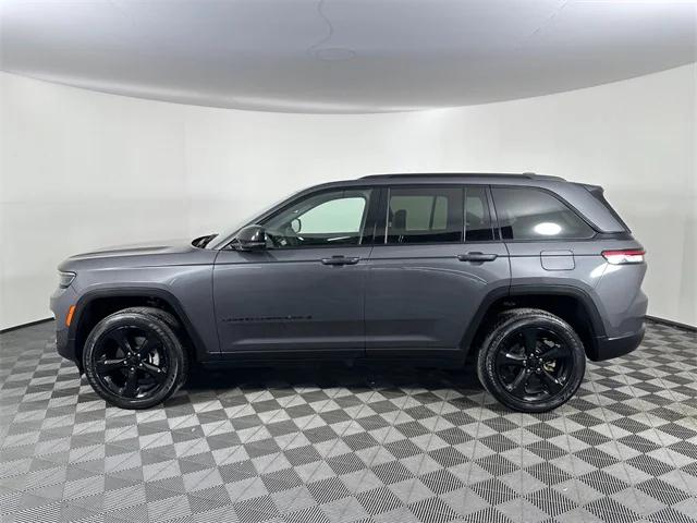 2023 Jeep Grand Cherokee Altitude 4x4 2023 Jeep Grand Cherokee Altitude 4x4