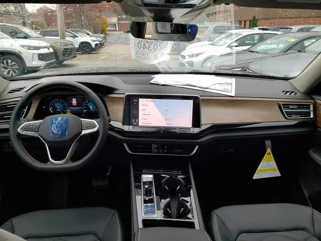 2026 Volkswagen Atlas SE with Technology