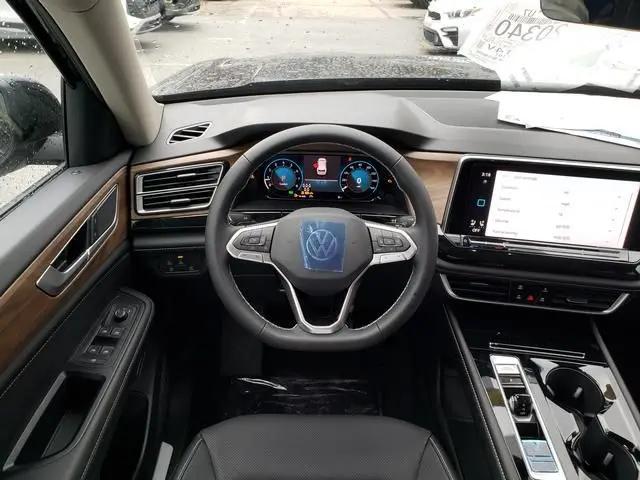 2026 Volkswagen Atlas SE with Technology