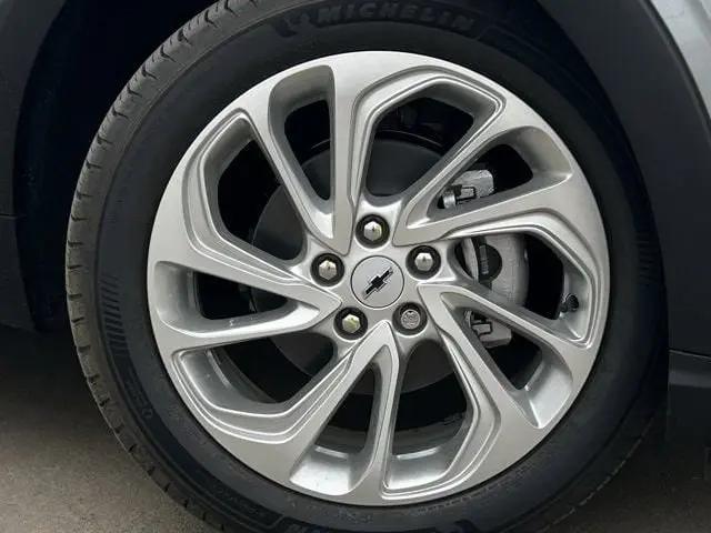 2027 Chevrolet Bolt LT FWD