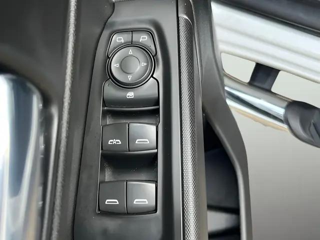 2020 Chevrolet Silverado 1500 4WD Crew Cab Short Bed Custom