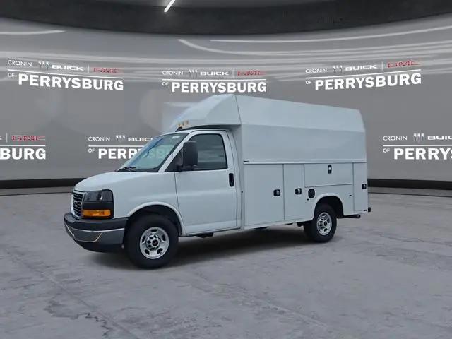 2025 GMC Savana Cutaway Work Van