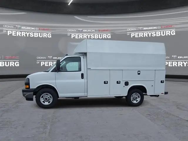 2025 GMC Savana Cutaway Work Van