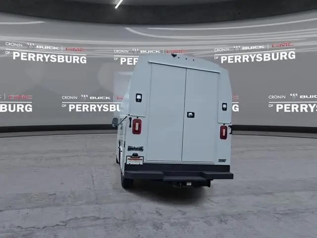 2025 GMC Savana Cutaway Work Van