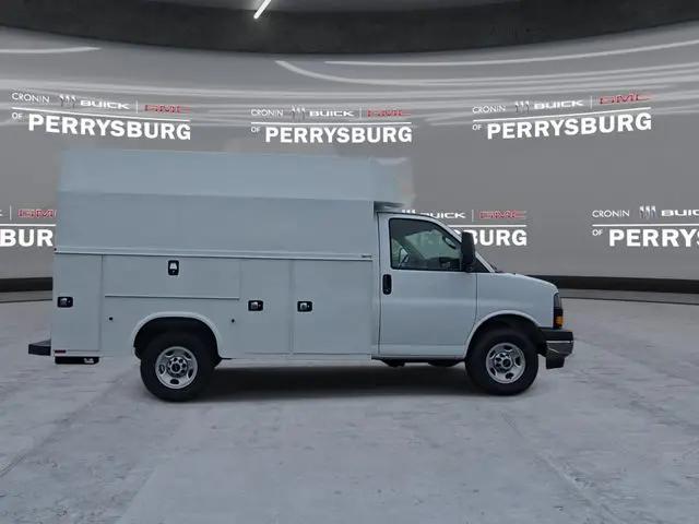 2025 GMC Savana Cutaway Work Van