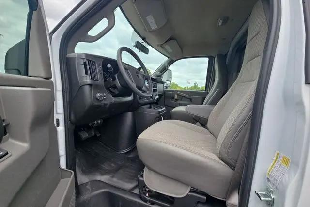 2025 GMC Savana Cutaway Work Van