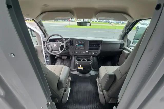 2025 GMC Savana Cutaway Work Van