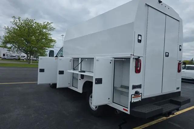 2025 GMC Savana Cutaway Work Van