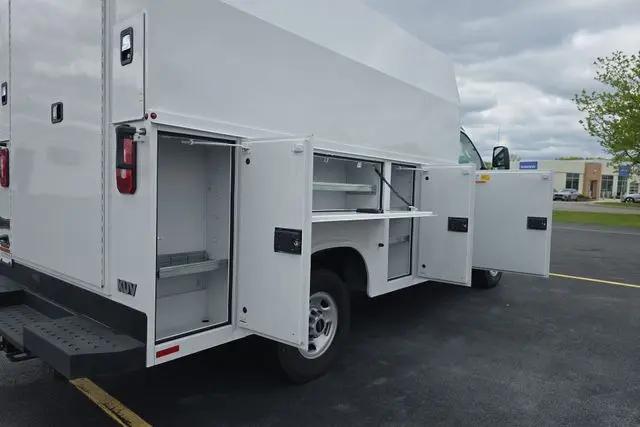2025 GMC Savana Cutaway Work Van