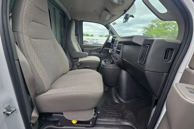 2025 GMC Savana Cutaway Work Van