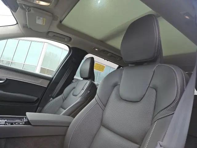 2026 Volvo XC90 Ultra Dark Theme, B6 AWD Gas (mild hybrid), Gasoline, 6 Seats