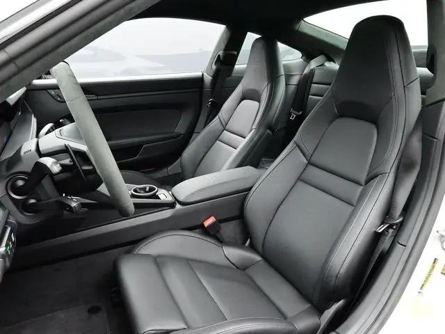 2026 Porsche 911 Carrera 4 GTS