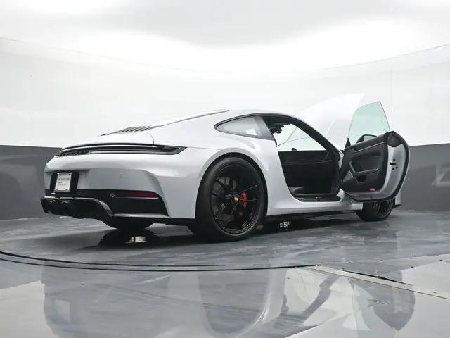 2026 Porsche 911 Carrera 4 GTS