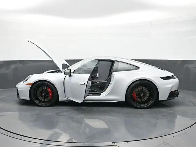 2026 Porsche 911 Carrera 4 GTS