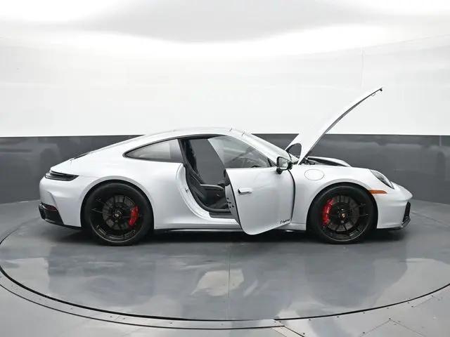 2026 Porsche 911 Carrera 4 GTS