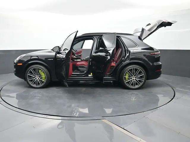 2022 Porsche Cayenne E-Hybrid Turbo S