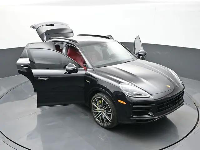 2022 Porsche Cayenne E-Hybrid Turbo S