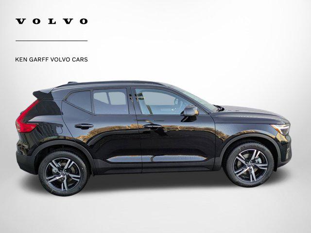 2026 Volvo XC40 Core, B5 AWD Gas (mild hybrid), Dark