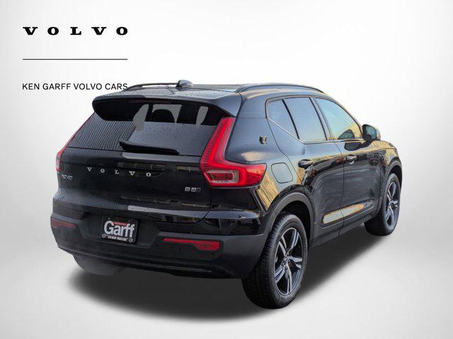 2026 Volvo XC40 Core, B5 AWD Gas (mild hybrid), Dark