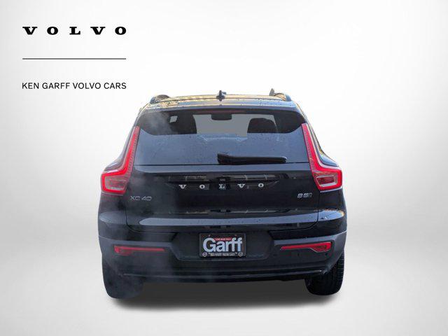 2026 Volvo XC40 Core, B5 AWD Gas (mild hybrid), Dark