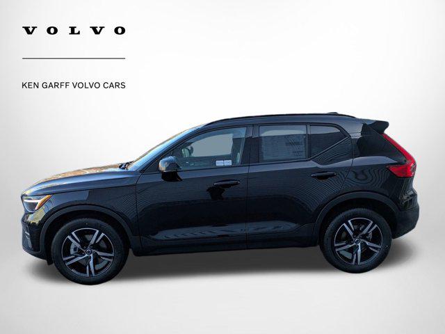 2026 Volvo XC40 Core, B5 AWD Gas (mild hybrid), Dark