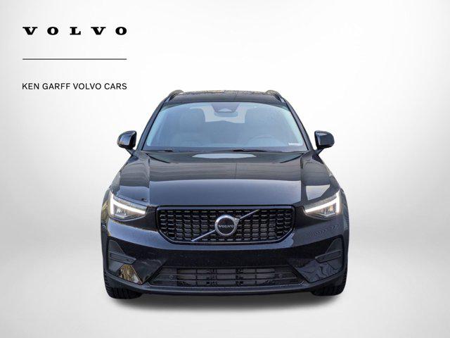 2026 Volvo XC40 Core, B5 AWD Gas (mild hybrid), Dark