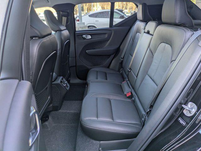 2026 Volvo XC40 Core, B5 AWD Gas (mild hybrid), Dark