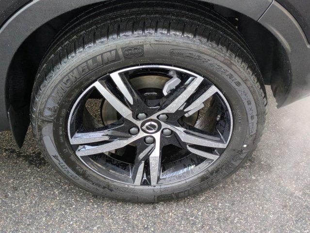 2026 Volvo XC40 Core, B5 AWD Gas (mild hybrid), Dark
