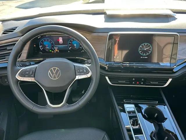 2026 Volkswagen Atlas SE with Technology
