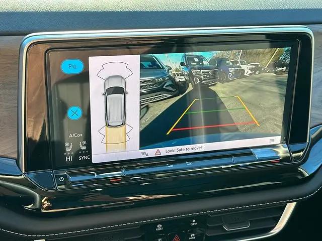 2026 Volkswagen Atlas SE with Technology
