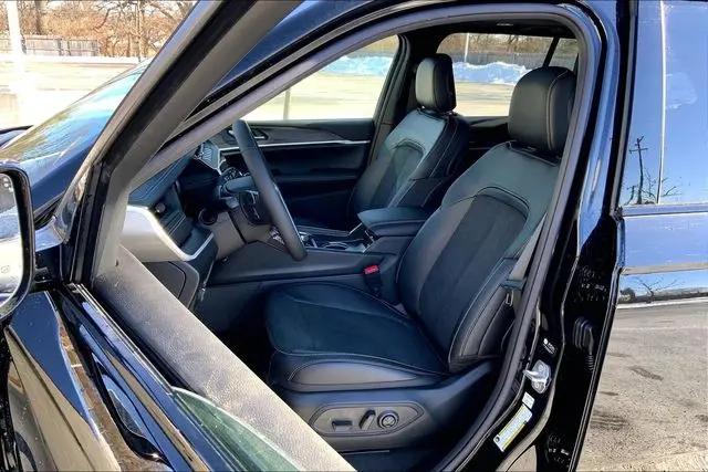2026 Jeep Grand Cherokee Altitude 4x4
